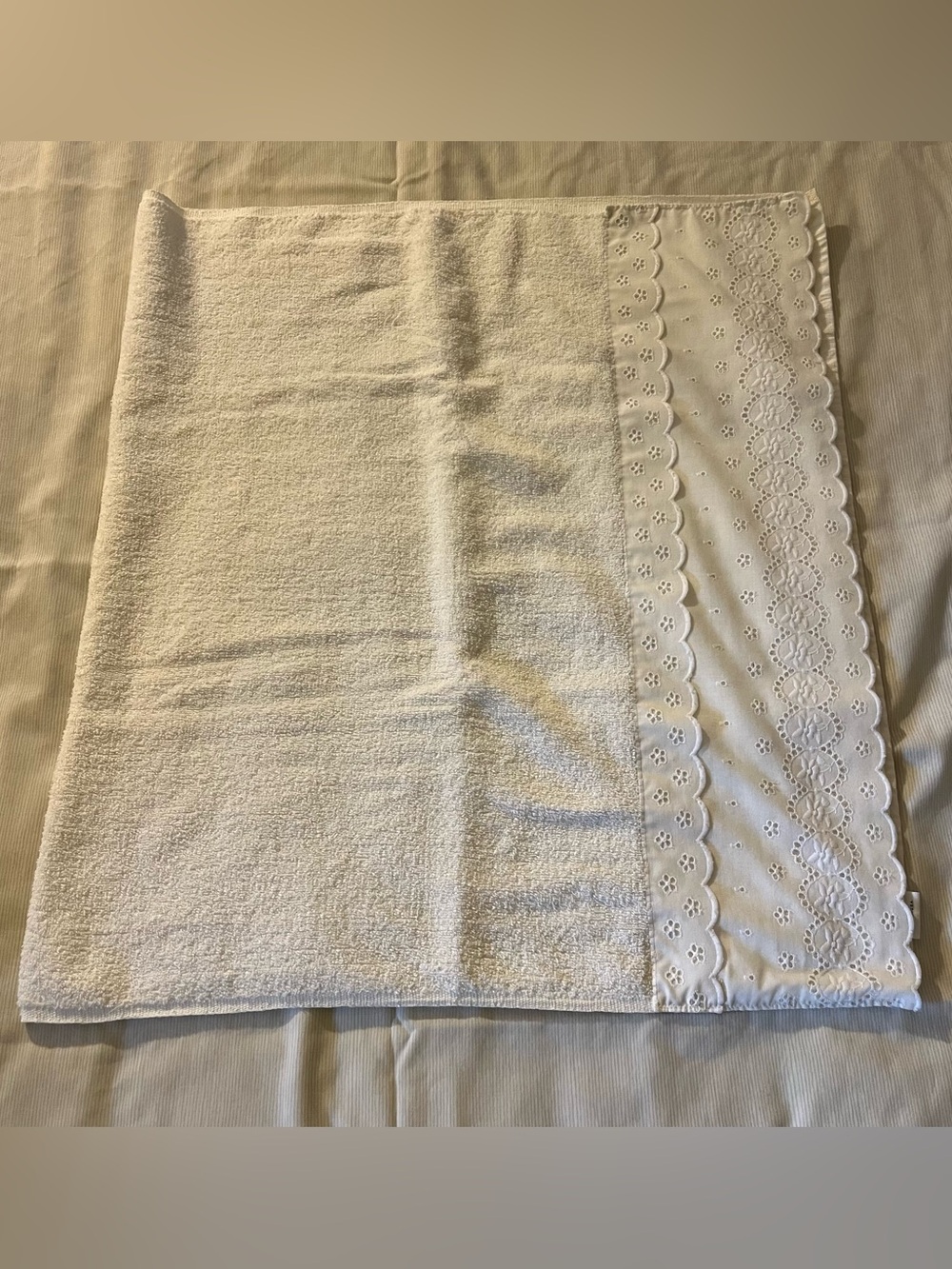 Classic Vintage White Eyelet Border Bath Towel - White Set of 2 Made USA